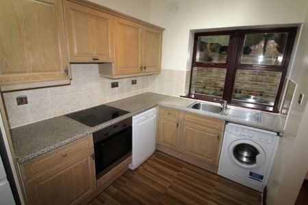 2 bedroom flat to rent - Photo 2