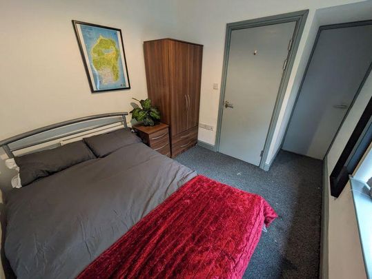 1 bedroom in a house share to rent - Photo 1
