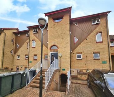 1 Bedroom Flat to Rent in Yarwell Court, Highfield Crescent, Ketter... - Photo 3