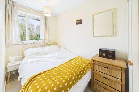 Greenham Wood, Bracknell, Berkshire, RG12 - Photo 2