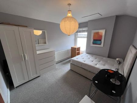 4 bedroom terraced house to rent - Photo 2