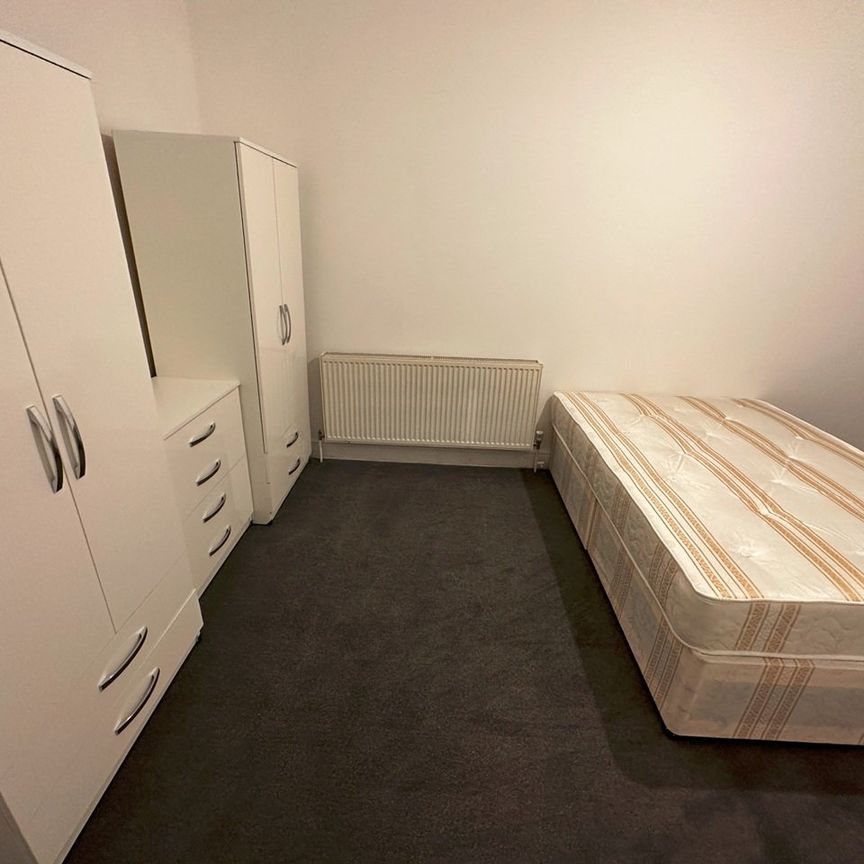 Room in a Shared House, Muswell Hill Broadway, N10 - Photo 1