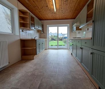 4 bedroom semi-detached house to rent - Photo 6