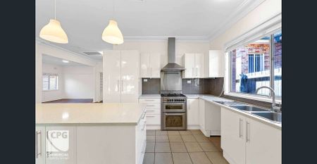 Spacious 4 Bedroom Family Home with Park Access | Prime Kingsgrove Location - Photo 5