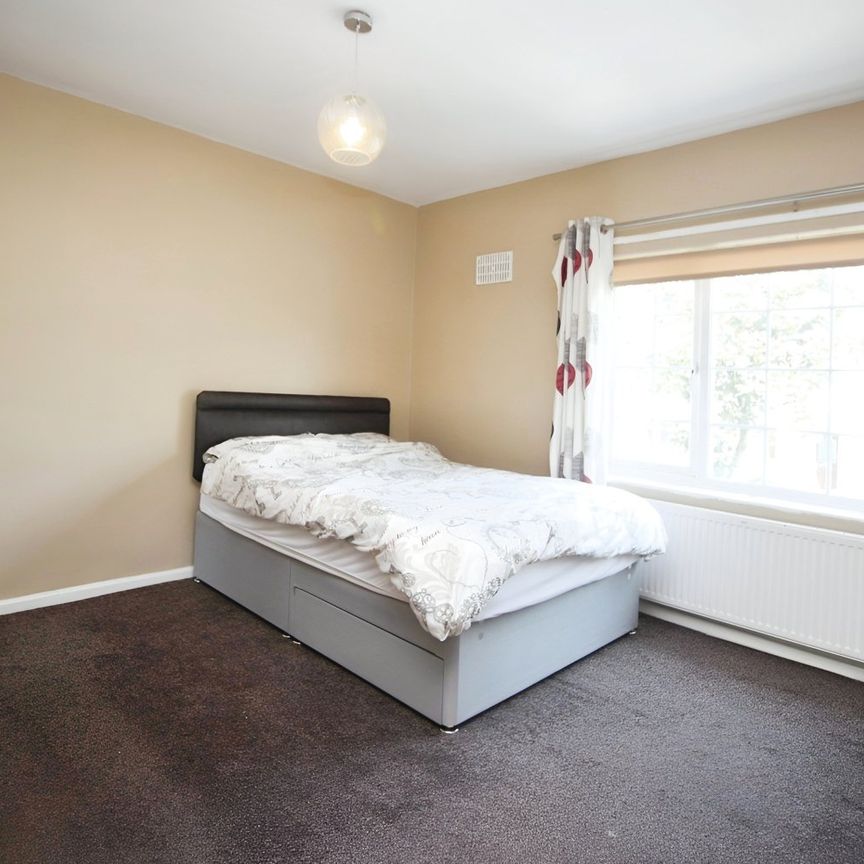 Terraced House to rent - Holburne Road, London, SE3 - Photo 1