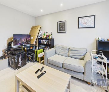 1 bedroom Flat To Let - Photo 3