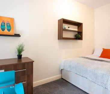 1 bedroom in a house share to rent - Photo 2