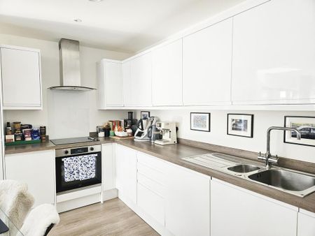 2 bedroom flat to rent - Photo 2