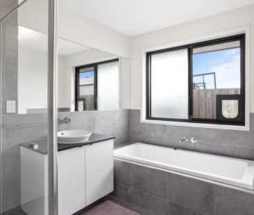 Spacious Family Home with Multiple Living Areas, Ducted Air & Garde... - Photo 1