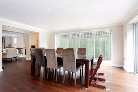 Beautiful family home in a sought after area of Virginia Water - Photo 2