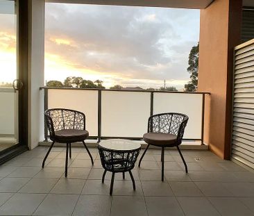 Spacious & Modern Apartment - Photo 2