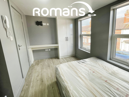 1 bedroom property to rent - Photo 2