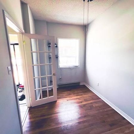 ROOMMATE WANTED: 1BR available in sunny 2BR by Harbord Village - Photo 4