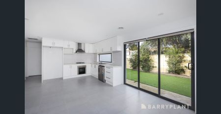 Presenting a contemporary home with a hassle-free, low maintenance lifestyle. - Photo 2