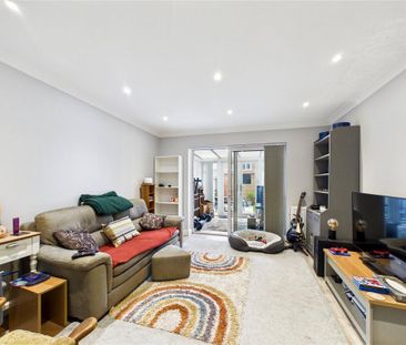 2 bedroom end of terrace house to rent - Photo 2