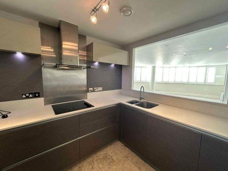 3 bedroom flat to rent - Photo 3