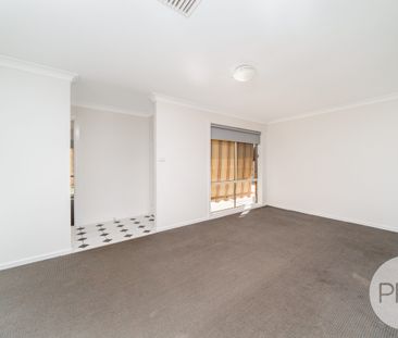 2 Kimba Drive, Glenfield Park NSW 2650 - Photo 1