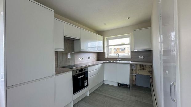 3 bedroom flat to rent - Photo 1