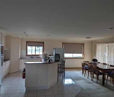 6-bedroom shared house, Coolangatta Rd - Photo 3