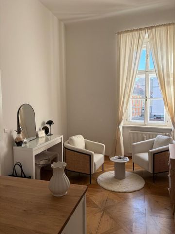 Altbautraum mit hohen Räumen: Mietwohnung mit kleinem Balkon in zentraler Lage Graz - 74m² Wohnfläche zum Wohlfühlen mit Lift, Kellerabteil - Photo 5