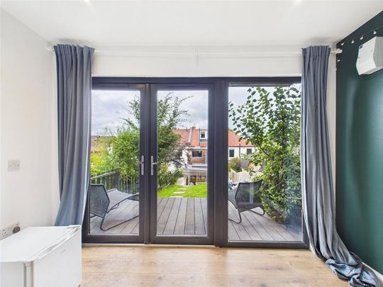 3 bedroom terraced house to rent - Photo 1