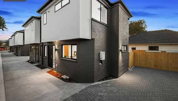 Modern 2-Bedroom Townhouse for Rent – Exceptional - Photo 1