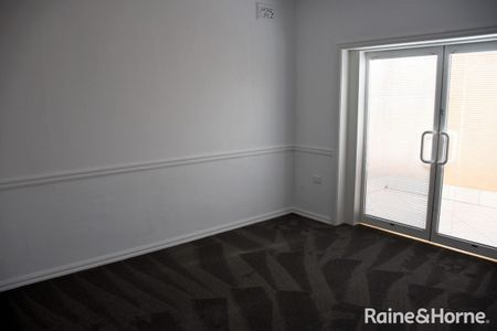 LUXURIOUS TURVEY PARK APARTMENT - Photo 5