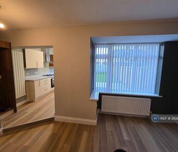 3 bedroom semi-detached house to rent - Photo 2