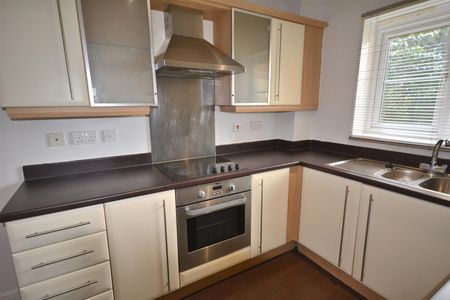 94 Highfields Park Drive, Darley Abbey, Derby, DE22 1JU - Photo 2