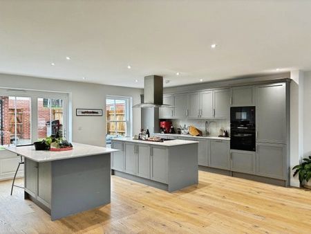 Abbots Gate, Bury St Edmunds, IP33 2GB - Photo 2