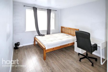 6 bedroom detached house to rent - Photo 2