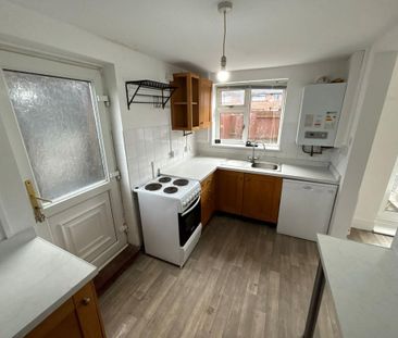 2 bedroom end of terrace house to rent - Photo 3