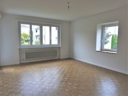 "helle, moderne 4.5-Zimmer-Wohnung mit Balkon an ruhiger Lage" - Photo 5