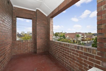 DELIGHTFUL OLDER STYLE - Photo 5