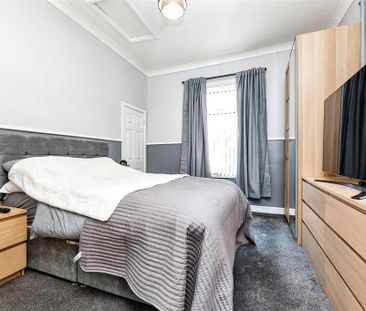 2 bedroom end of terrace house to rent - Photo 2