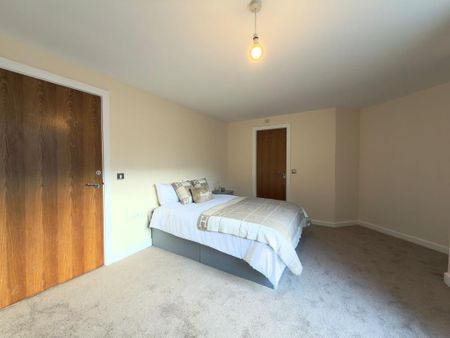 1 bedroom in a flat share to rent - Photo 4
