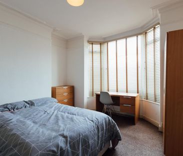 1 bedroom in a house share to rent - Photo 2
