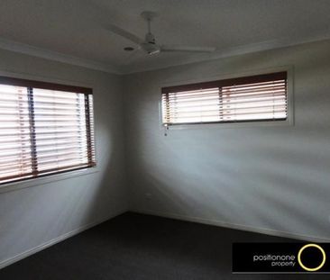 Stylish Three-Bedroom Townhouse in Prime Carina Heights Location - Photo 5