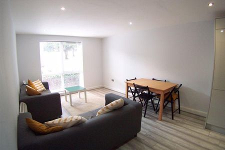 2 bedroom flat to rent - Photo 2