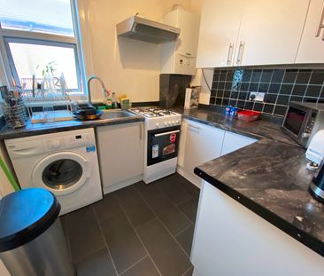 Room in a Shared House, Mora Road, NW2 - Photo 3