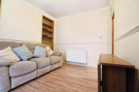 3 bedroom semi-detached house to rent - Photo 4