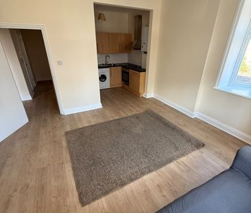 1 Bed Flat, Newburgh Road, W3 - Photo 1