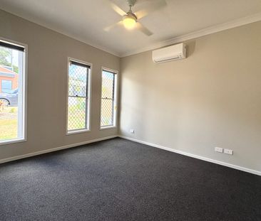 🌿Brand-New High-Ceiling Home with Morden Finishes & Flexible 5th Room - Photo 5