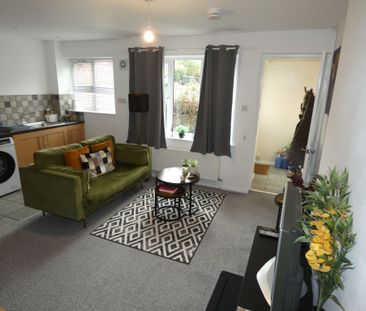 1 bed House - To Let - Photo 1