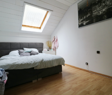 Helle schöne Wohnung im 3.OG eines ruhigen und gepflegten MFH - Foto 1