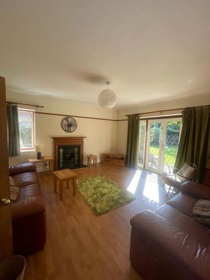 108 Holt Drive - Stunning Detached Home & next to James FranceLoughborough - Photo 1