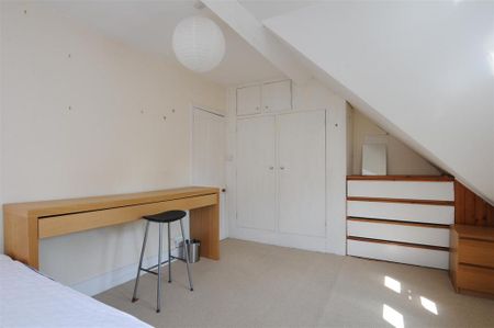 3 bedroom flat to rent - Photo 3