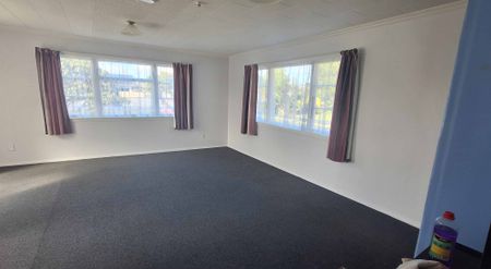 3 Bedroom Family Home - Photo 3