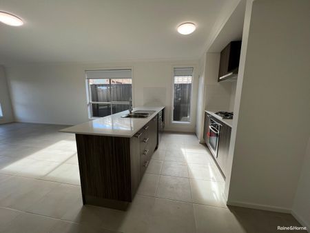Spacious 4 Bedroom Family Home in Ideal Location! - Photo 2