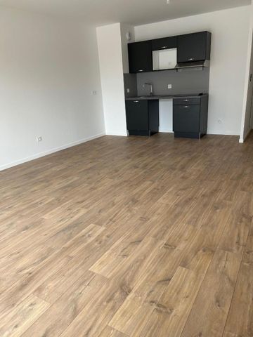 Location Appartement 3 pièces 64m² CHARTRES DE BRETAGNE 35131 - Photo 4